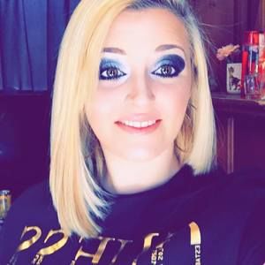 Meet your Posher, Courtney